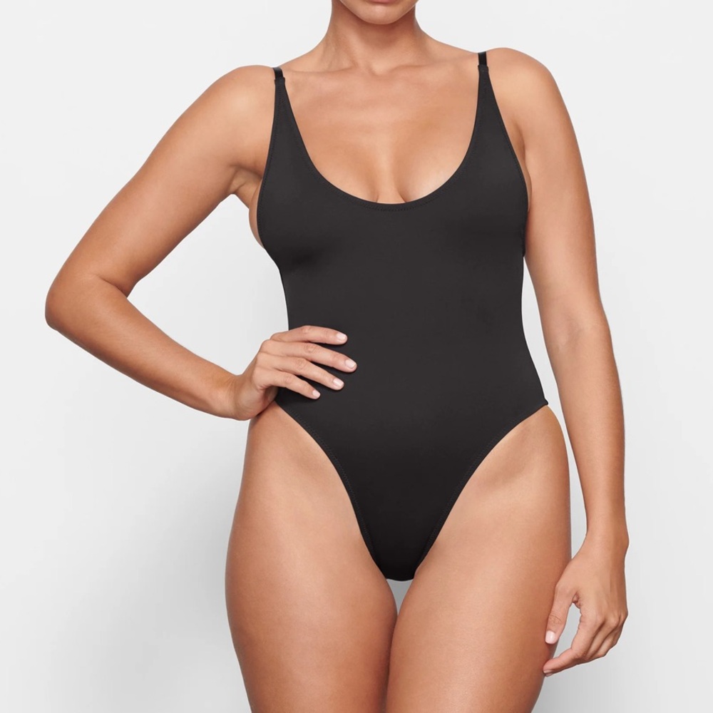 SKIMS “signature swim” scoop neck one piece. Black size L